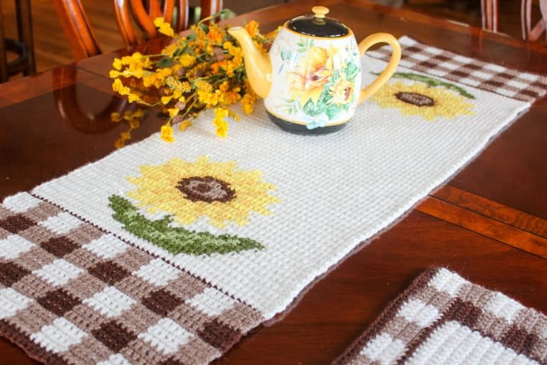 Sunflower Table Runner free crochet pattern