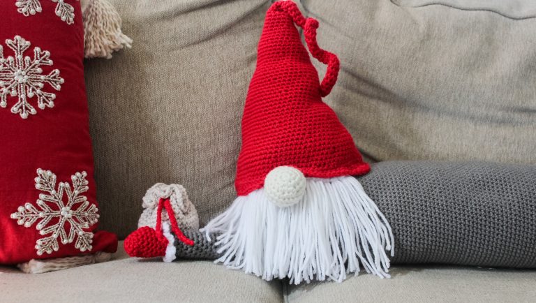 Gnome Couch Pillow free crochet pattern