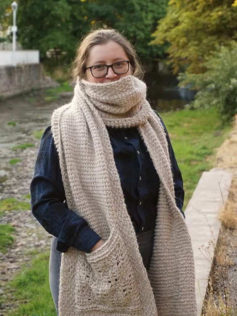 Cozy Pinecones Pocket Shawl by Yarnandy