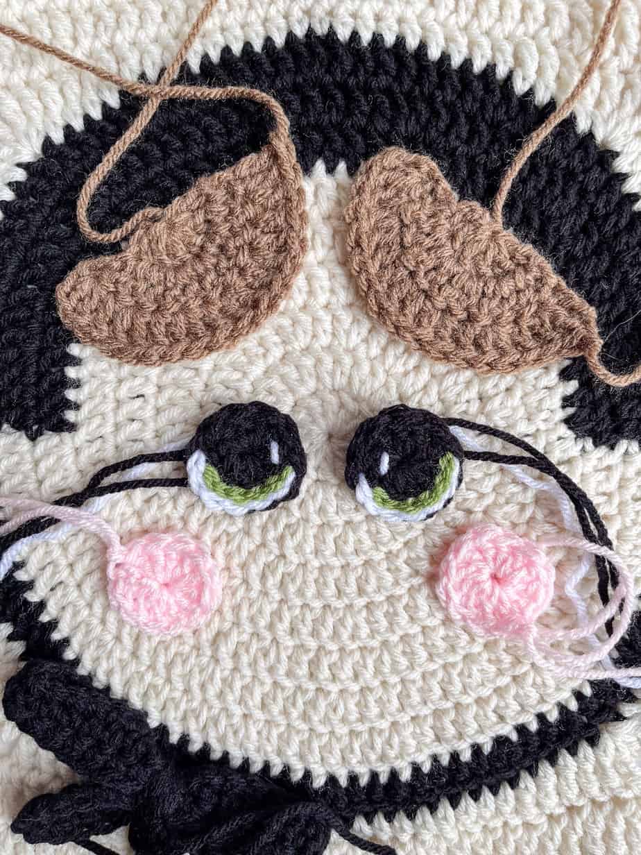 pilgrim woman square assembly