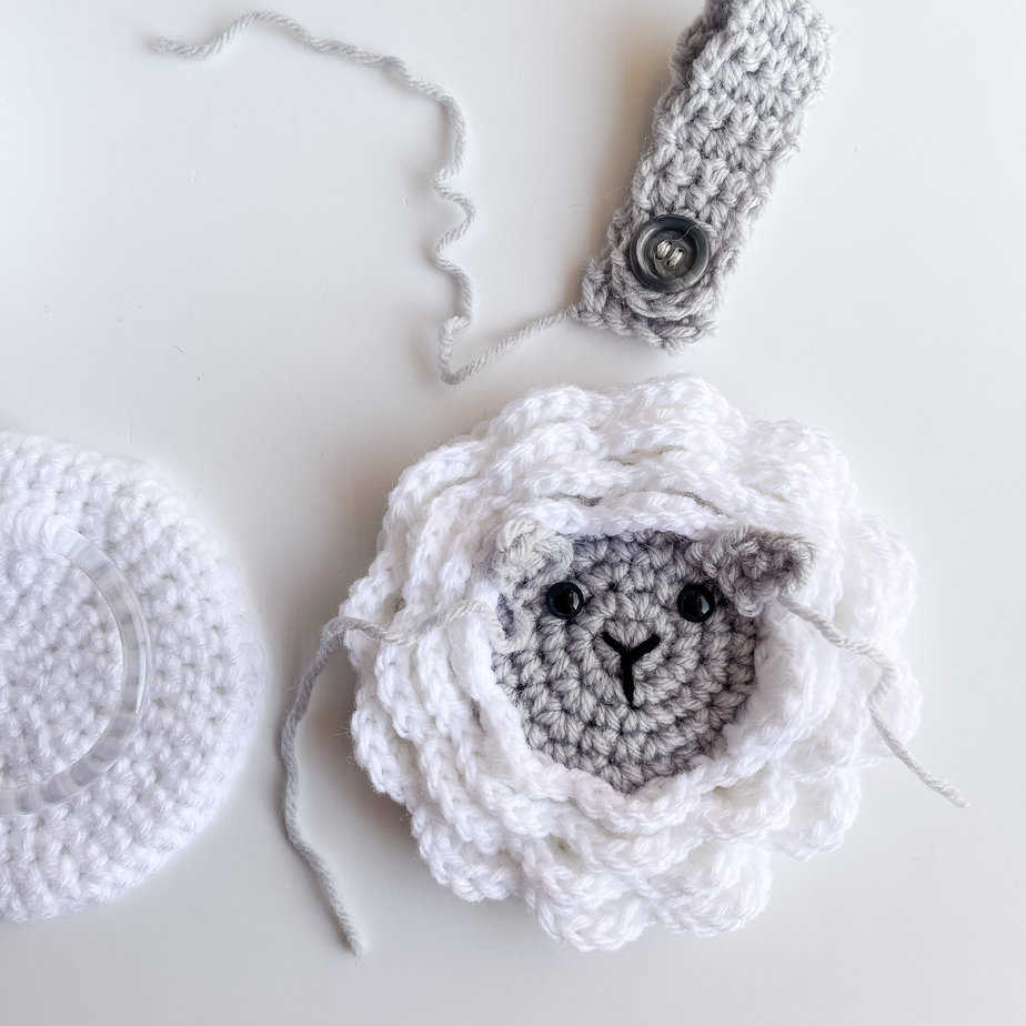 Crochet lamb towel holder process adding face features