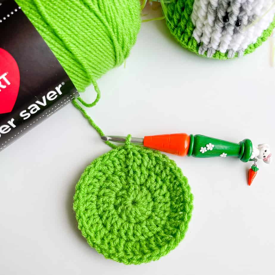 crochet mini Easter basket process