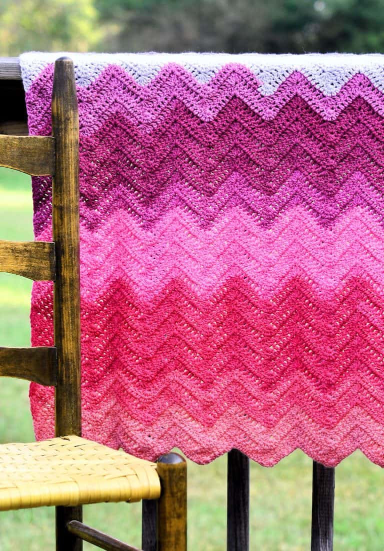 Double Crochet Chevron Baby Blanket by Make it Crochet