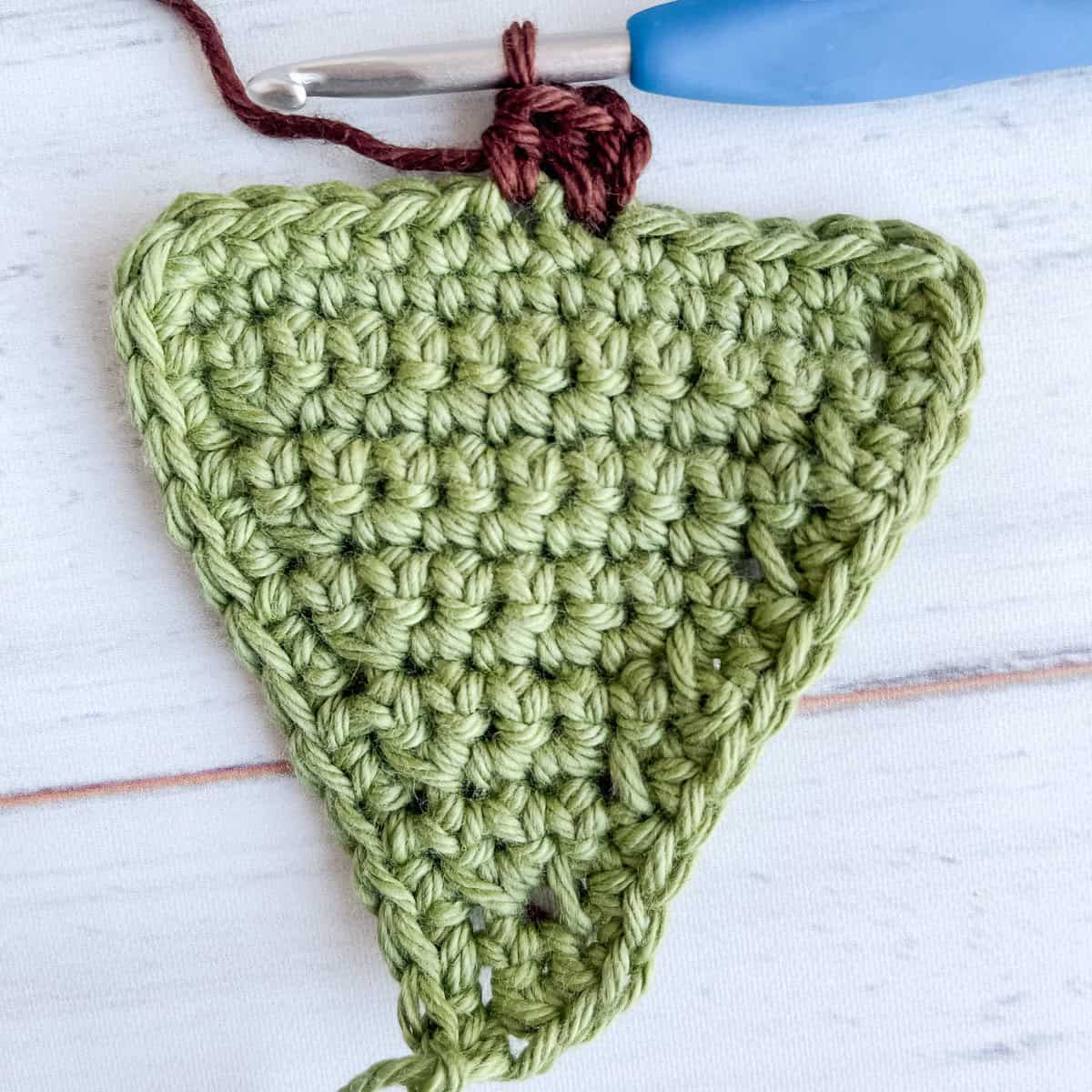 Crochet Christmas tree applique process