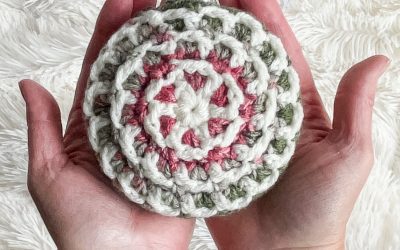 Crochet Christmas Baubles free crochet pattern