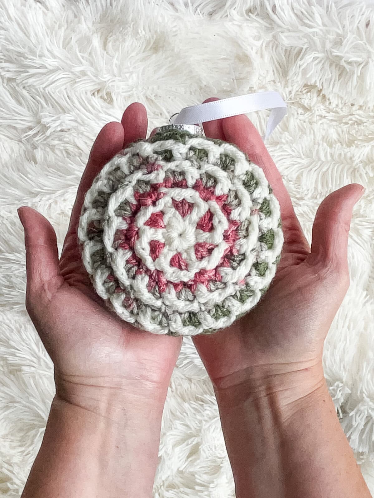 Crochet Christmas Bauble Ornament free crochet pattern